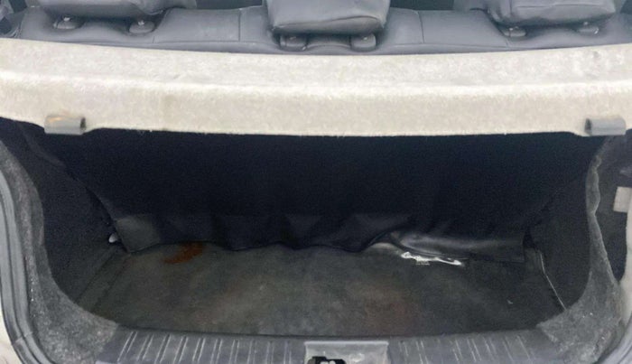2016 Mahindra Kuv100 K8 D 6 STR, Diesel, Manual, 87,092 km, Boot Inside