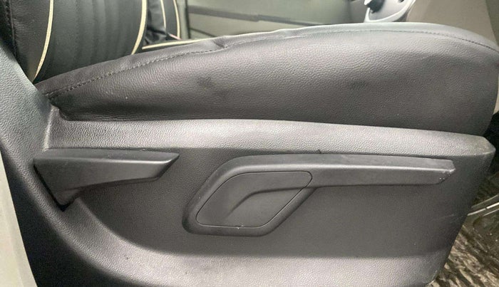 2016 Mahindra Kuv100 K8 D 6 STR, Diesel, Manual, 87,092 km, Driver Side Adjustment Panel