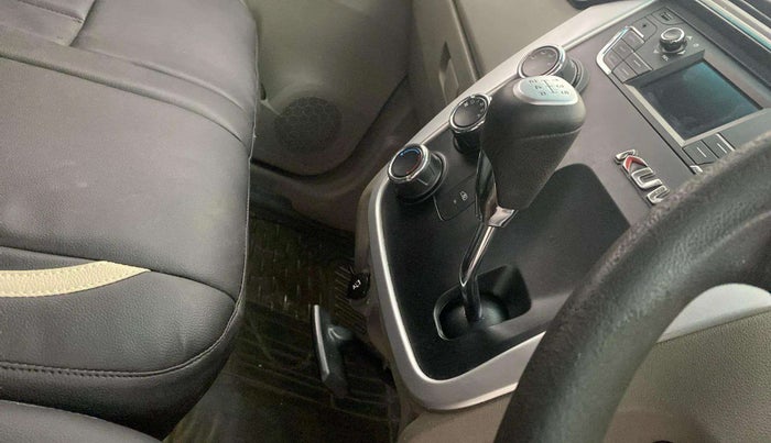 2016 Mahindra Kuv100 K8 D 6 STR, Diesel, Manual, 87,092 km, Gear Lever