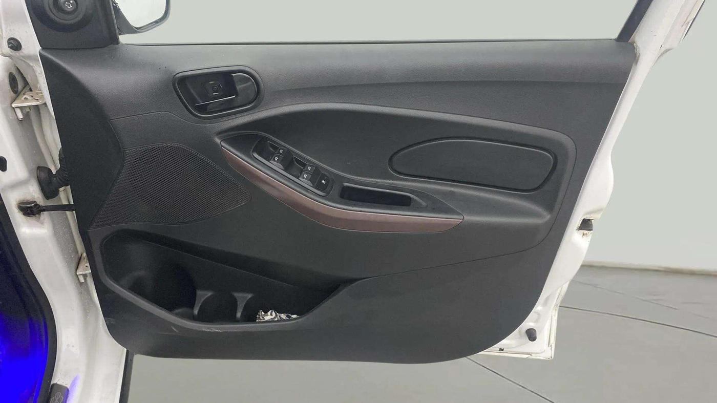 2020 Ford FREESTYLE TITANIUM 1.2 PETROL, Petrol, Manual, 72,705 km, Driver Side Door Panels Control