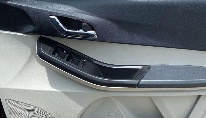 2022 Tata Tiago XZ PLUS CNG, CNG, Manual, 65,546 km, Driver Side Door Panels Control