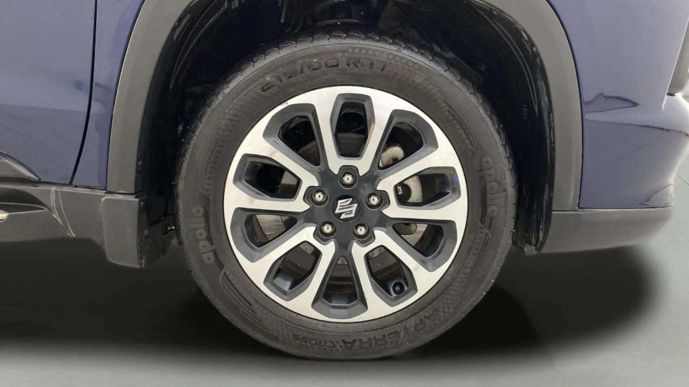 2022 Maruti Grand Vitara ALPHA SMART HYBRID AT, Petrol, Automatic, 2,474 km, Right Front Wheel