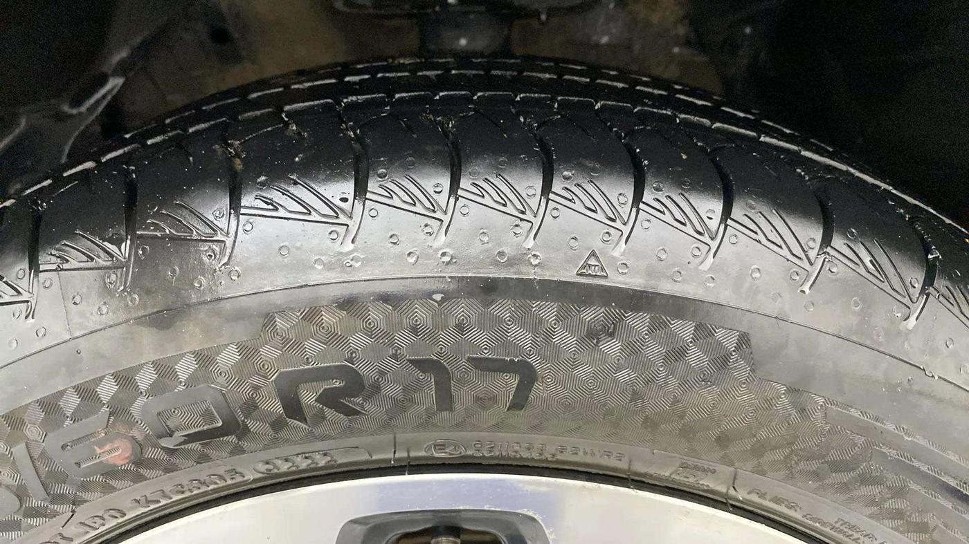 2022 Maruti Grand Vitara ALPHA SMART HYBRID AT, Petrol, Automatic, 2,474 km, Left Front Tyre Tread