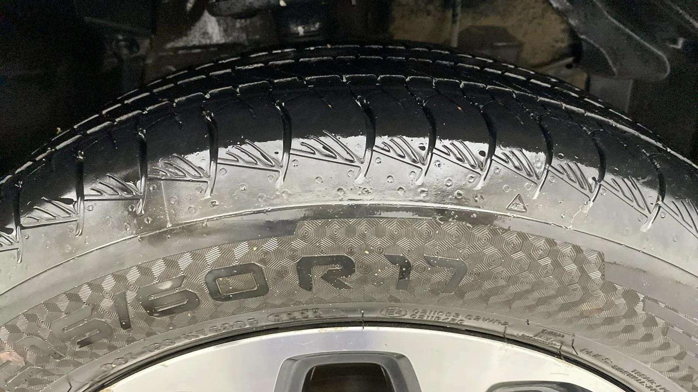 2022 Maruti Grand Vitara ALPHA SMART HYBRID AT, Petrol, Automatic, 2,474 km, Right Front Tyre Tread