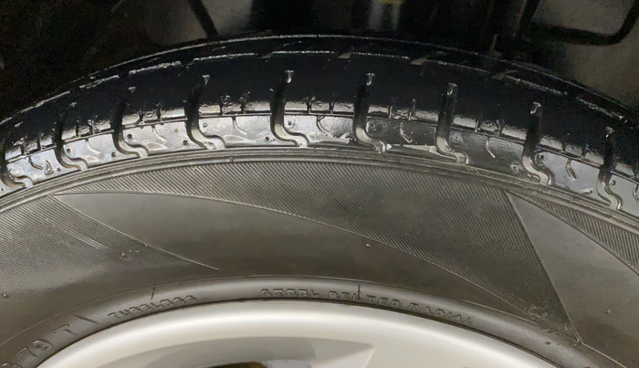 2016 Renault Kwid RXT 0.8 (O), Petrol, Manual, 46,740 km, Left Front Tyre Tread