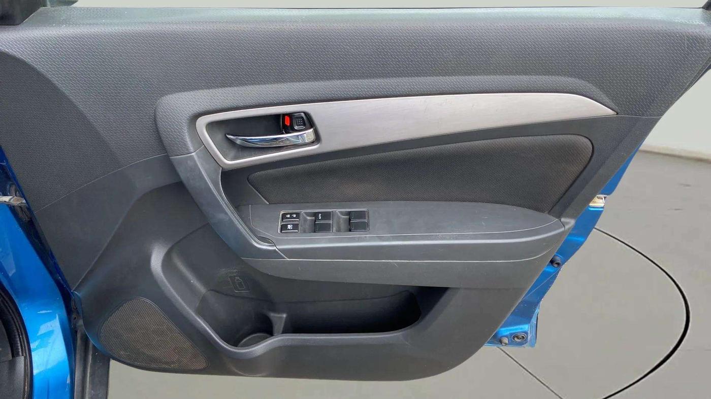 2016 Maruti Vitara Brezza ZDI PLUS DUAL TONE, Diesel, Manual, 1,26,131 km, Driver Side Door Panels Control