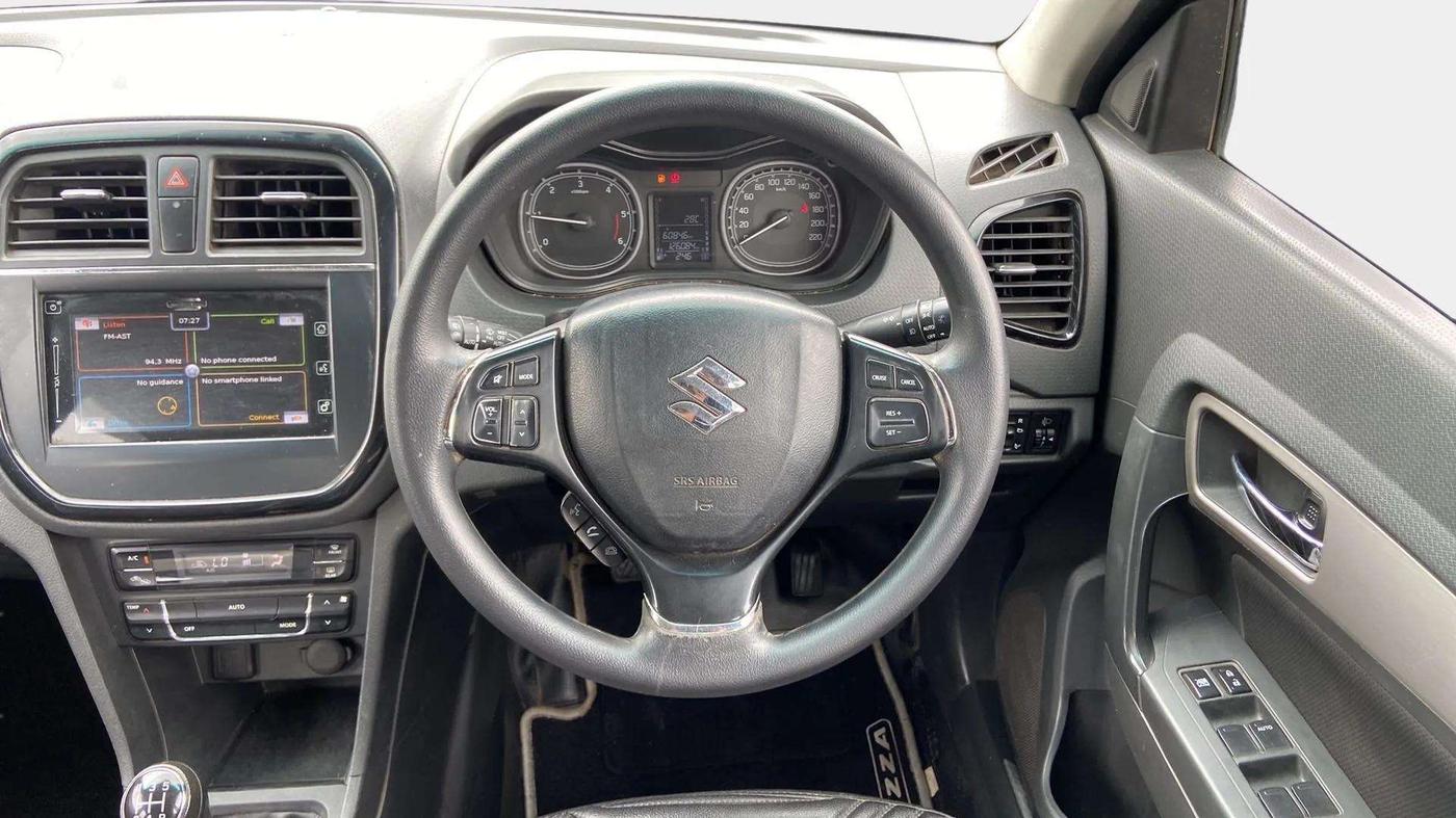 2016 Maruti Vitara Brezza ZDI PLUS DUAL TONE, Diesel, Manual, 1,26,131 km, Steering Wheel Close Up
