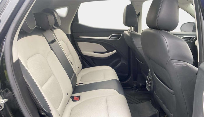 2022 MG ASTOR SHARP 1.5 MT, Petrol, Manual, 38,782 km, Right Side Rear Door Cabin