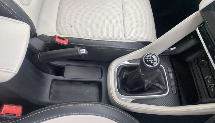 2022 MG ASTOR SHARP 1.5 MT, Petrol, Manual, 38,782 km, Gear Lever