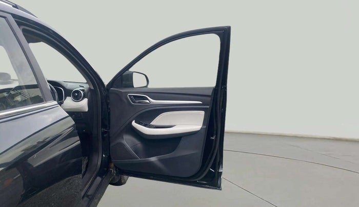 2022 MG ASTOR SHARP 1.5 MT, Petrol, Manual, 38,782 km, RHS Front Door