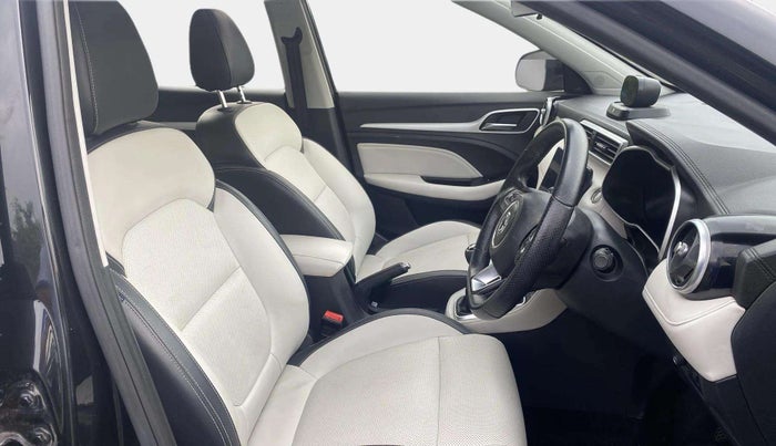 2022 MG ASTOR SHARP 1.5 MT, Petrol, Manual, 38,782 km, Right Side Front Door Cabin