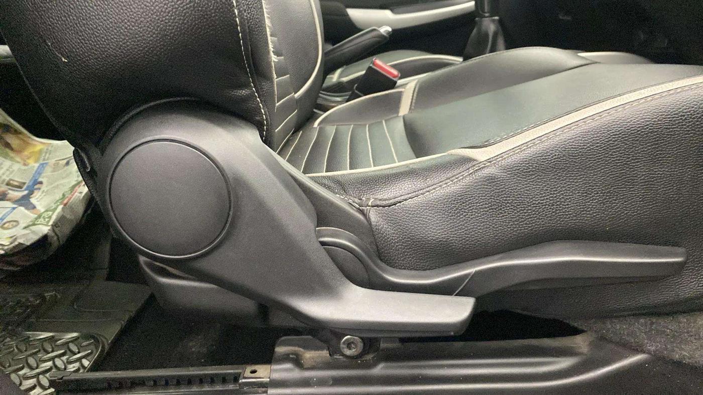 2018 Maruti Baleno ZETA DIESEL 1.3, Diesel, Manual, 81,173 km, Driver Side Adjustment Panel