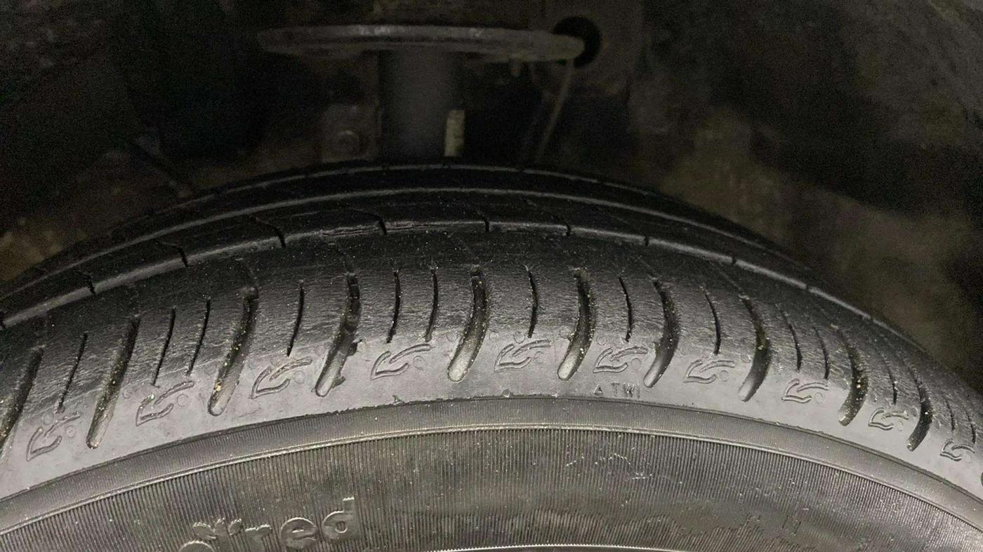 2018 Maruti Baleno ZETA DIESEL 1.3, Diesel, Manual, 81,173 km, Left Front Tyre Tread