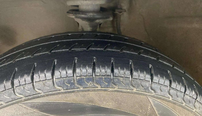 2016 Maruti Alto 800 LXI, Petrol, Manual, 70,090 km, Left Front Tyre Tread