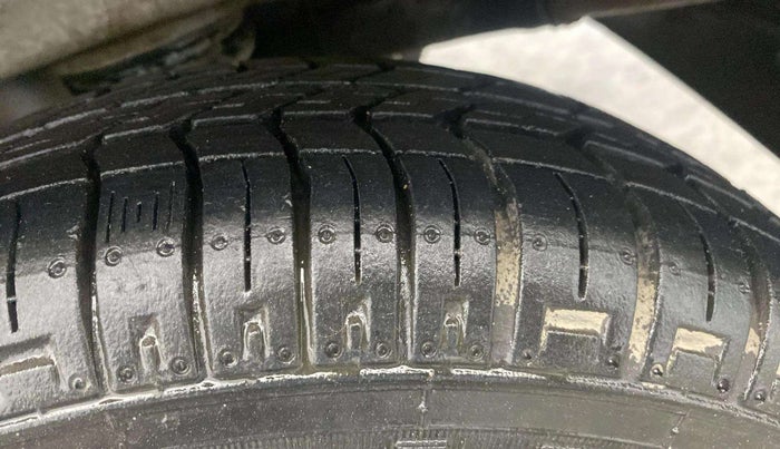 2016 Maruti Alto 800 LXI, Petrol, Manual, 70,090 km, Left Rear Tyre Tread