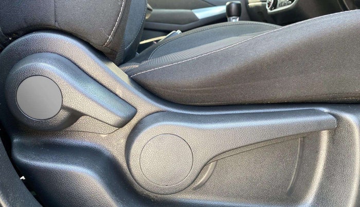 2022 Nissan Kicks XV 1.5, Petrol, Manual, 62,944 km, Driver Side Adjustment Panel