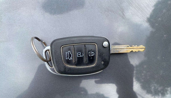 2021 Hyundai AURA S 1.2, Petrol, Manual, 87,788 km, Key Close Up