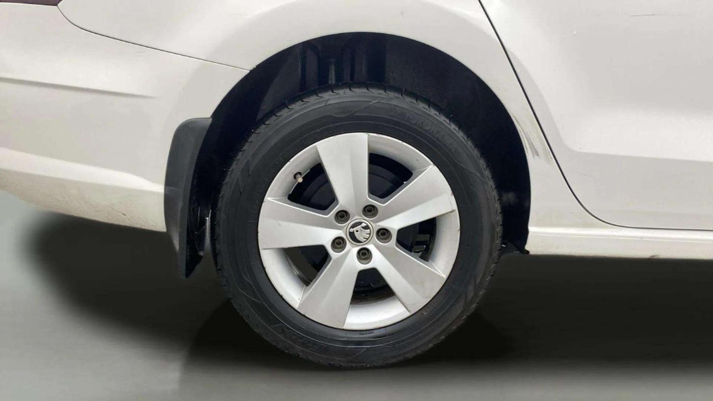2019 Skoda Rapid AMBITION 1.6 MPI MT, Petrol, Manual, 60,848 km, Right Rear Wheel