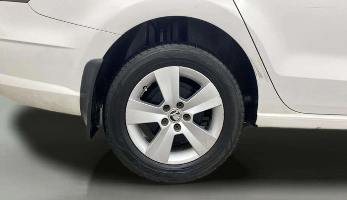 2019 Skoda Rapid AMBITION 1.6 MPI MT, Petrol, Manual, 60,848 km, Right Rear Wheel