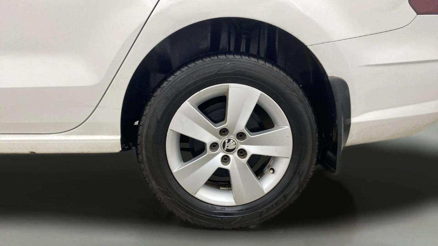 2019 Skoda Rapid AMBITION 1.6 MPI MT, Petrol, Manual, 60,848 km, Left Rear Wheel