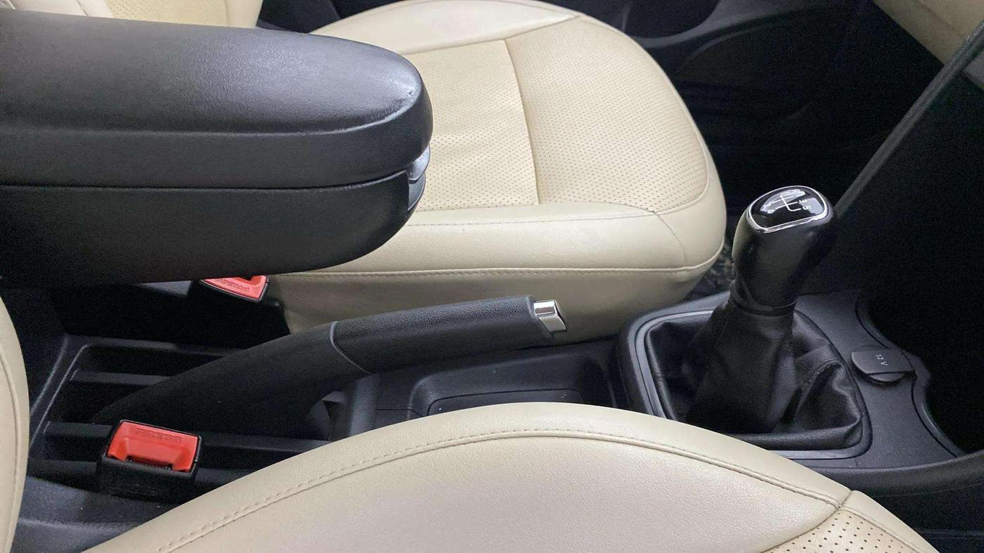 2019 Skoda Rapid AMBITION 1.6 MPI MT, Petrol, Manual, 60,848 km, Gear Lever