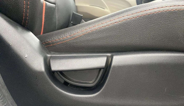 2020 Hyundai NEW SANTRO MAGNA, Petrol, Manual, 70,686 km, Driver Side Adjustment Panel