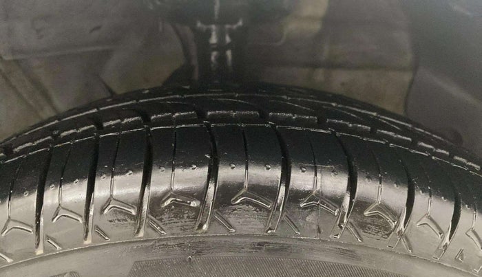 2020 Hyundai NEW SANTRO MAGNA, Petrol, Manual, 70,686 km, Right Front Tyre Tread