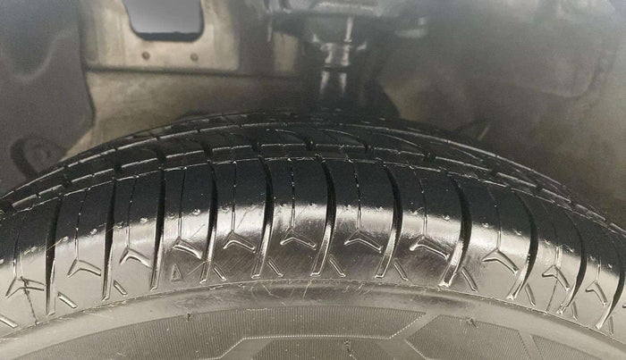 2020 Hyundai NEW SANTRO MAGNA, Petrol, Manual, 70,686 km, Left Front Tyre Tread