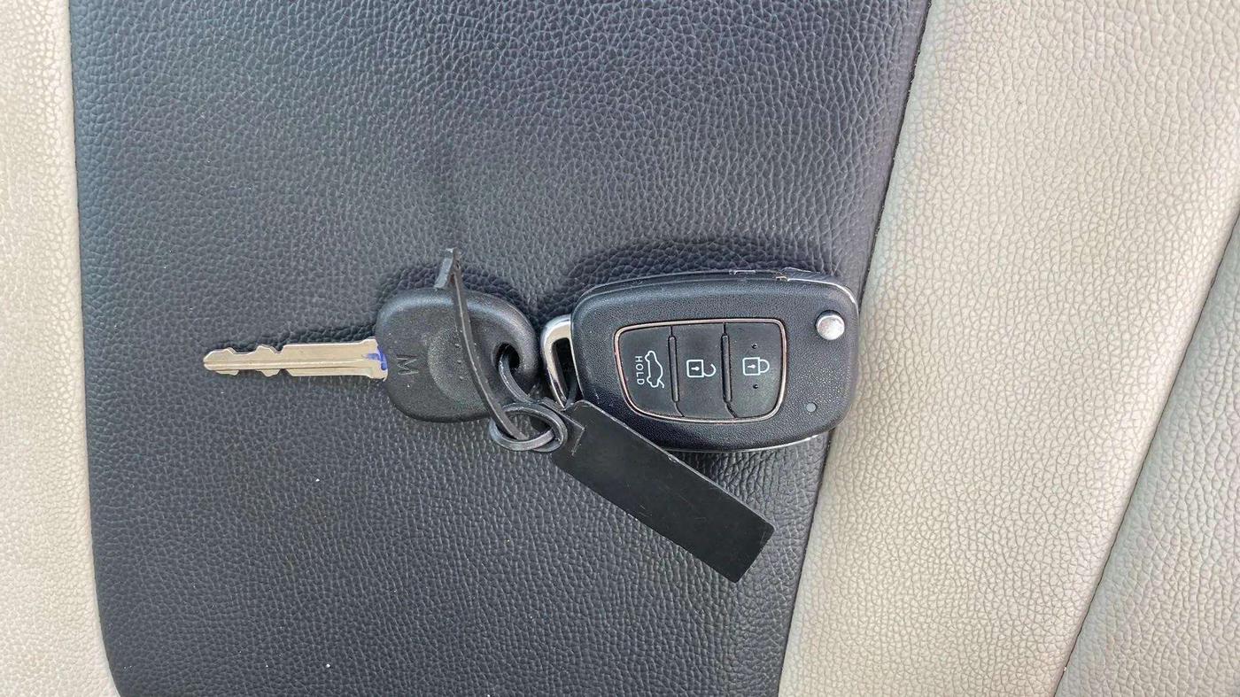 2024 Hyundai AURA S 1.2 CNG, CNG, Manual, 22,811 km, Key Close Up