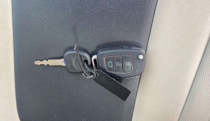 2024 Hyundai AURA S 1.2 CNG, CNG, Manual, 22,811 km, Key Close Up