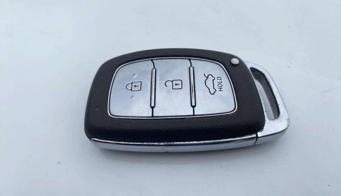 2021 Hyundai AURA SX 1.2, Petrol, Manual, 57,738 km, Key Close Up
