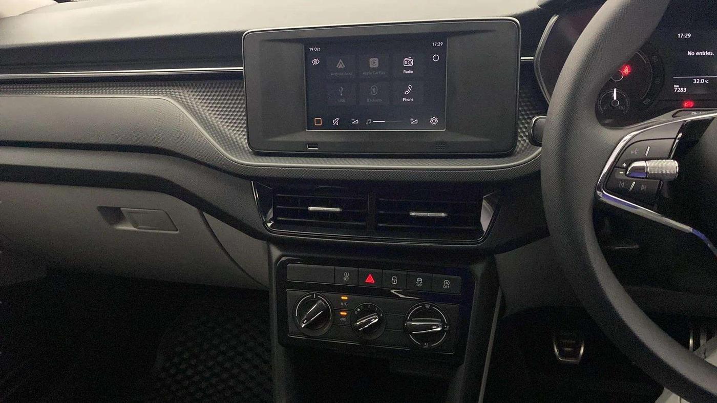 2024 Skoda KUSHAQ ACTIVE 1.0L TSI MT, Petrol, Manual, 7,367 km, Air Conditioner