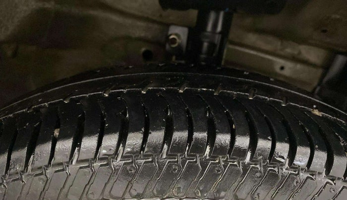 2017 Maruti Swift VXI, Petrol, Manual, 54,260 km, Right Front Tyre Tread