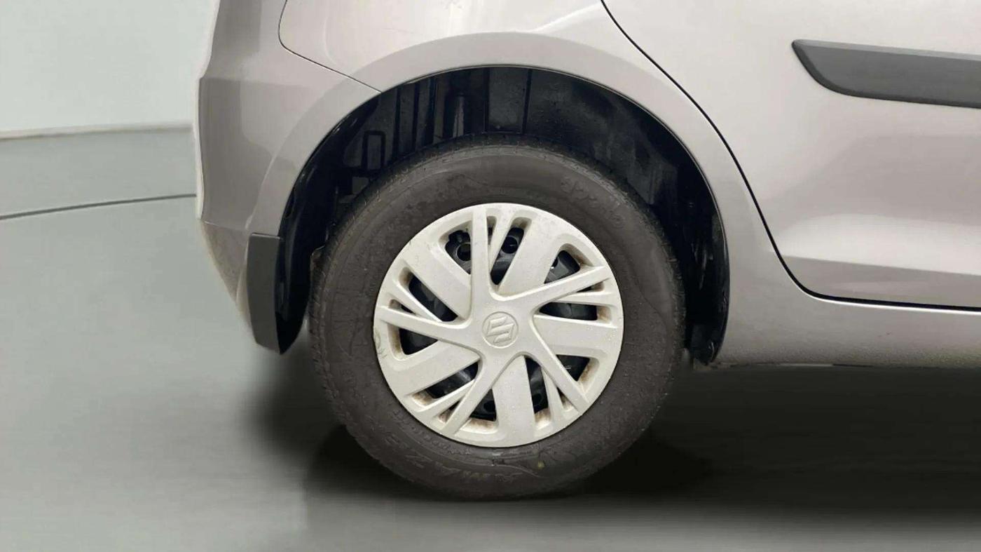 2017 Maruti Swift VXI, Petrol, Manual, 54,464 km, Right Rear Wheel