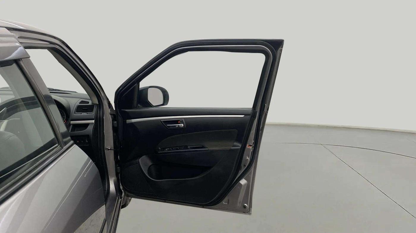2017 Maruti Swift VXI, Petrol, Manual, 54,464 km, RHS Front Door