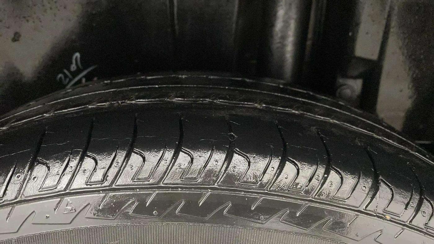 2017 Maruti Swift VXI, Petrol, Manual, 54,464 km, Left Rear Tyre Tread