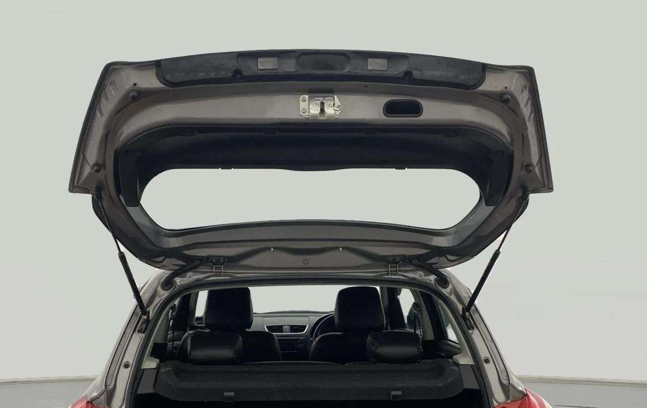 2017 Maruti Swift VXI, Petrol, Manual, 54,464 km, Boot Door Open