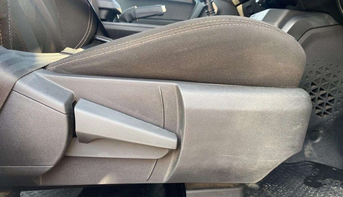 2022 Renault Kiger RXT MT, Petrol, Manual, 23,010 km, Driver Side Adjustment Panel