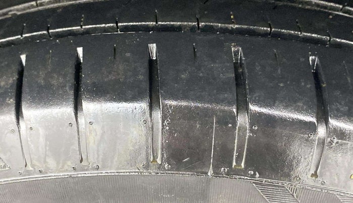 2022 Maruti Dzire ZXI, Petrol, Manual, 20,894 km, Left Rear Tyre Tread