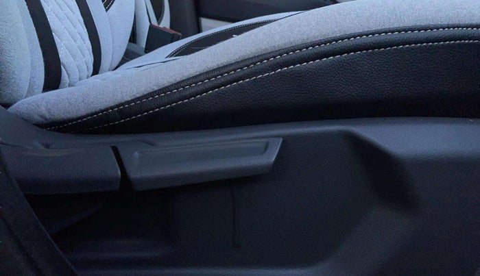 2022 Hyundai GRAND I10 NIOS SPORTZ AMT 1.2 KAPPA VTVT, Petrol, Automatic, 24,416 km, Driver Side Adjustment Panel