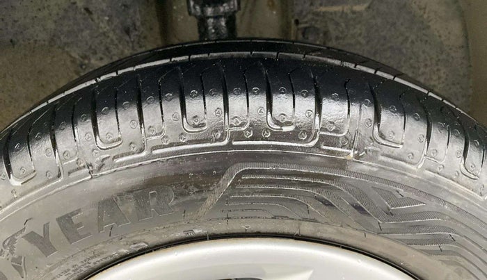 2017 Renault Kwid RXT 1.0, Petrol, Manual, 54,462 km, Right Front Tyre Tread