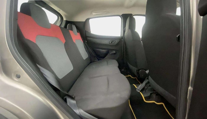 2017 Renault Kwid RXT 1.0, Petrol, Manual, 54,462 km, Right Side Rear Door Cabin