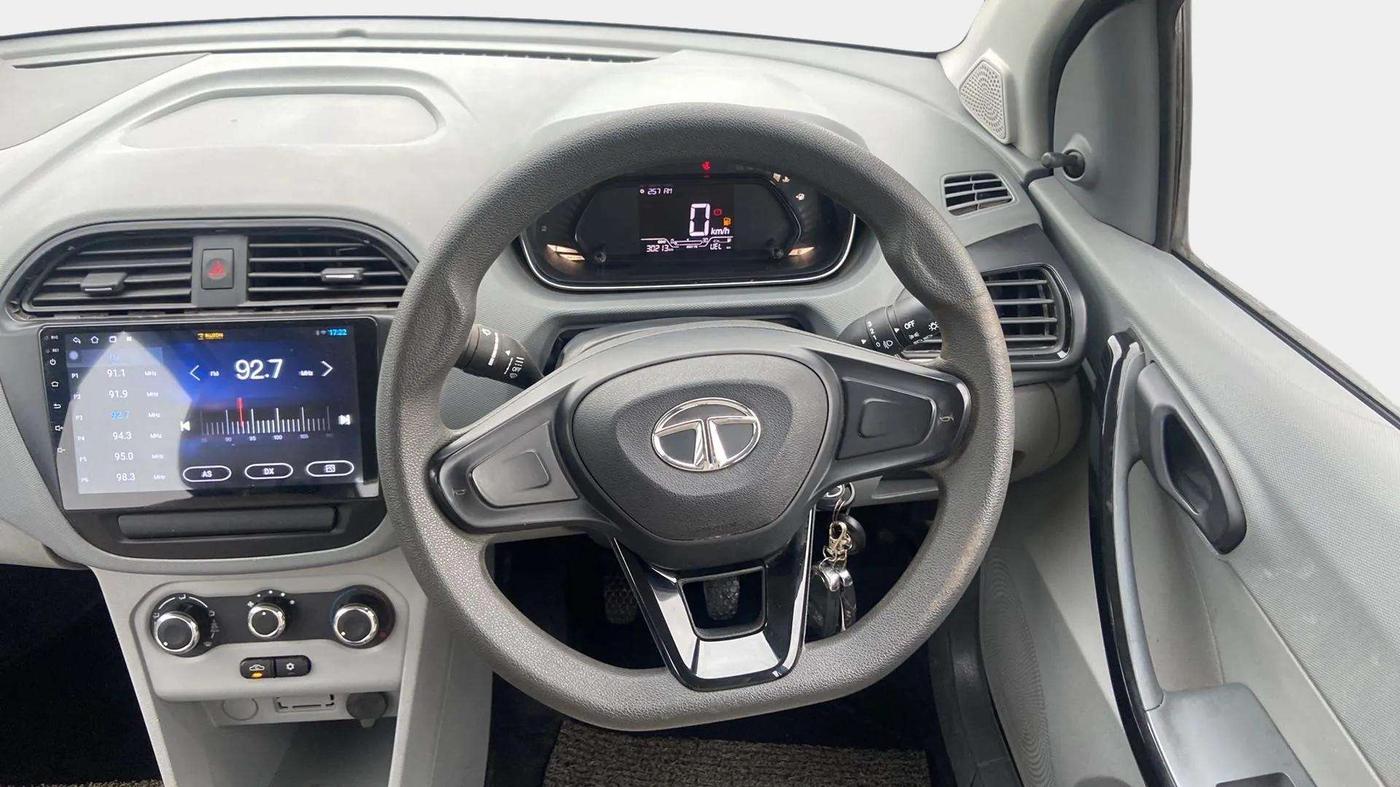 2021 Tata TIGOR XE PETROL, Petrol, Manual, 30,323 km, Steering Wheel Close Up