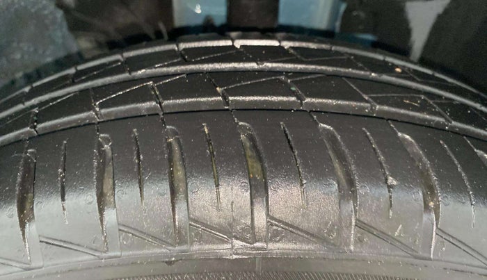 2024 Renault Kwid RXT 1.0 AMT, Petrol, Automatic, 6,133 km, Right Front Tyre Tread