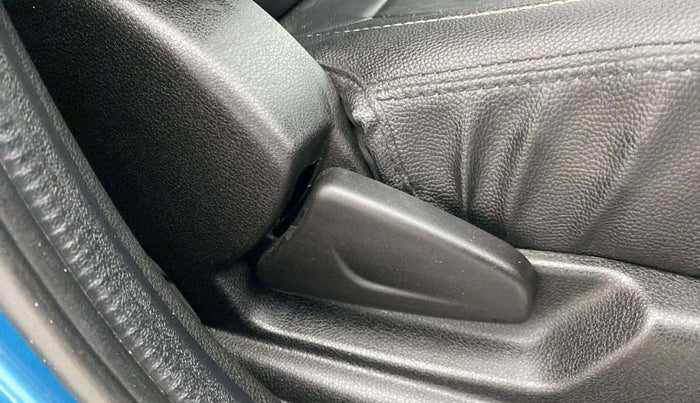 2024 Renault Kwid RXT 1.0 AMT, Petrol, Automatic, 6,133 km, Driver Side Adjustment Panel