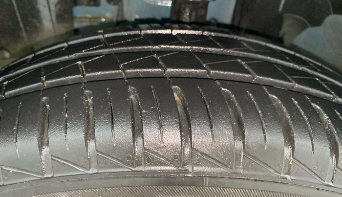 2024 Renault Kwid RXT 1.0 AMT, Petrol, Automatic, 6,133 km, Left Front Tyre Tread