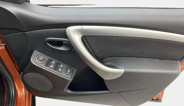 2020 Renault Duster RXS 1.5 PETROL MT, Petrol, Manual, 29,128 km, Driver Side Door Panels Control