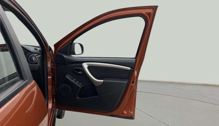 2020 Renault Duster RXS 1.5 PETROL MT, Petrol, Manual, 29,128 km, RHS Front Door