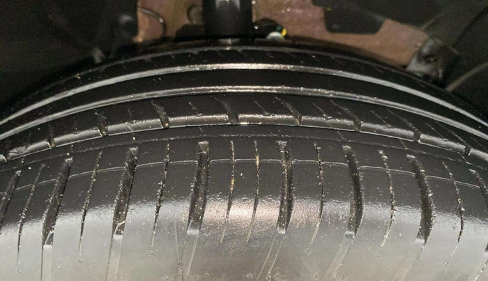 2020 Renault Duster RXS 1.5 PETROL MT, Petrol, Manual, 29,128 km, Right Front Tyre Tread