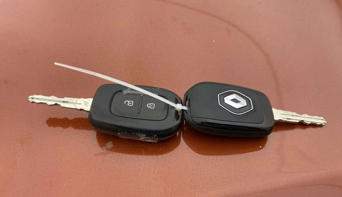 2020 Renault Duster RXS 1.5 PETROL MT, Petrol, Manual, 29,128 km, Key Close Up